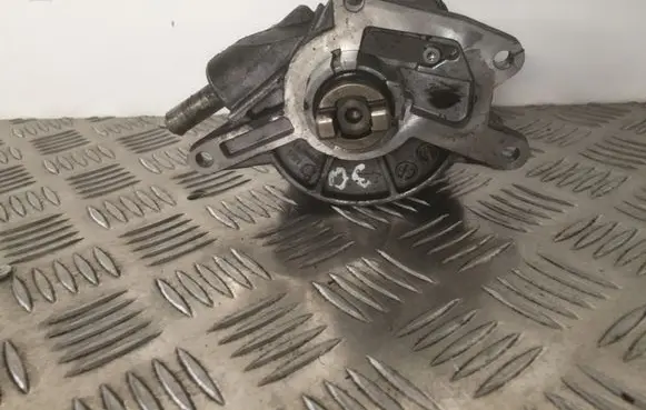 Mercedes-Benz CLS C219 Vacuum pump A6422300165 1231065