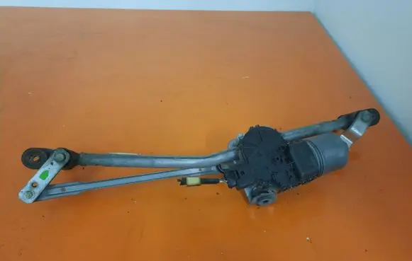 Audi A8 S8 D3 4E Front wiper linkage and motor BP4K6737X