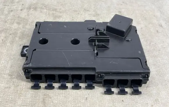 Mercedes-Benz E W213 Fuse box cover A2135400200