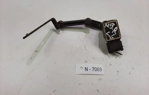 Mercedes-Benz R W251 Headlight/headlamp level sensor A0105427717