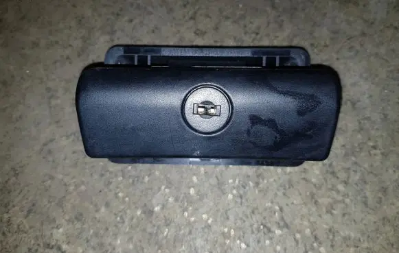BMW 5 E39 Glove box lock 51168163017 51168168048 51168163018