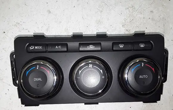 Mazda 6 Climate control unit GDN361190A