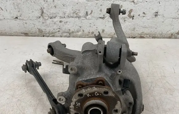 Rear wheel hub spindle/knuckle