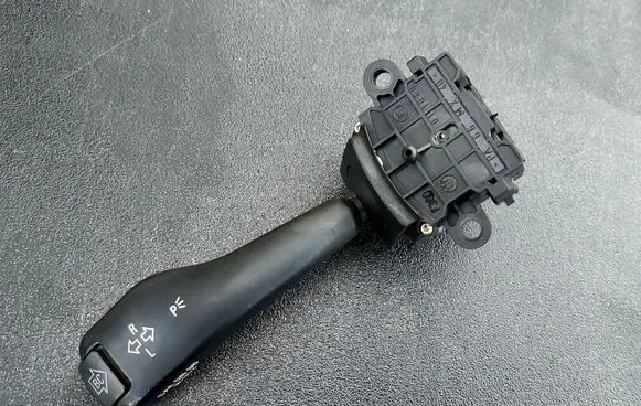 BMW 5 E39 Indicator stalk 8363668K 0110401025