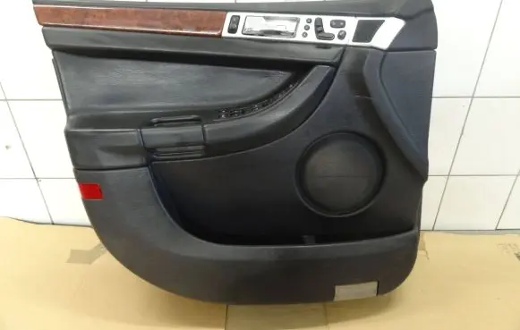 Chrysler Pacifica Front door card panel trim