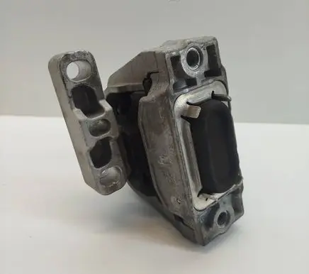 Volkswagen PASSAT B7 Engine mount bracket 1K0199262