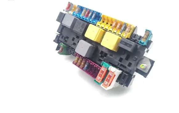 Mercedes-Benz B W245 Fuse module 13860910