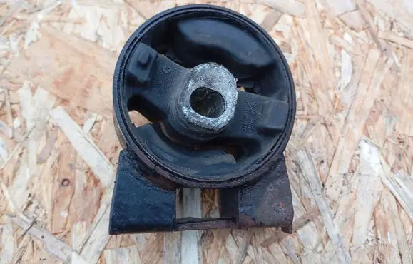Engine mount bracket