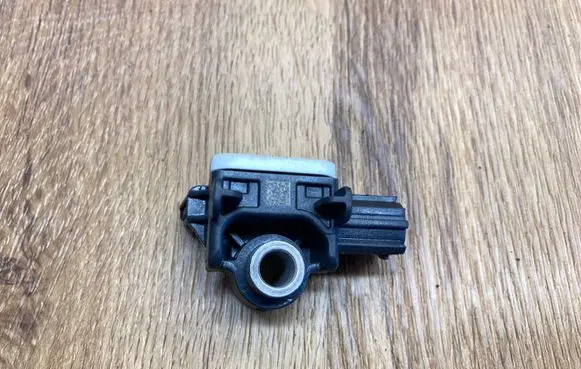 Mitsubishi Outlander Airbag deployment crash/impact sensor 8651A166