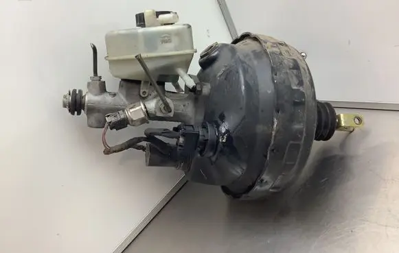 Mercedes-Benz C W203 Brake booster A0054303830 03784902034