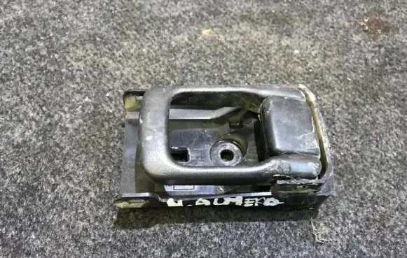 Nissan Almera Front door interior handle