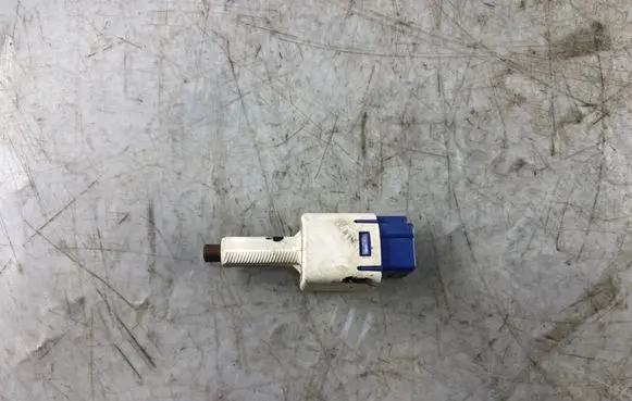 Toyota Land Cruiser (J120) Brake pedal sensor switch