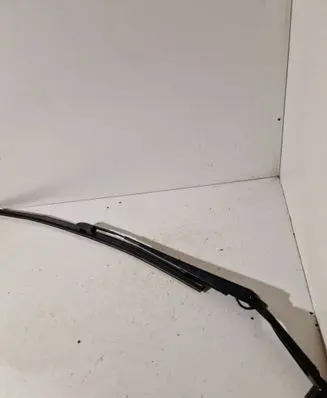 Nissan Qashqai Front wiper blade arm Z8652