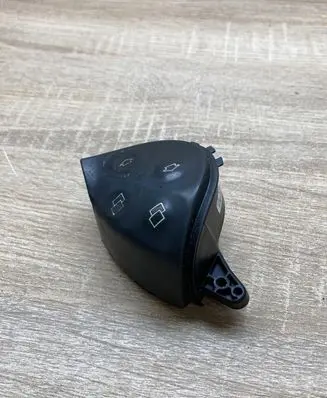 Mercedes-Benz E W211 Steering wheel buttons/switches A2118206110