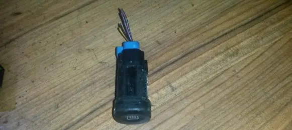 Ford Fiesta Windscreen/window heater switch Nenustatyta
