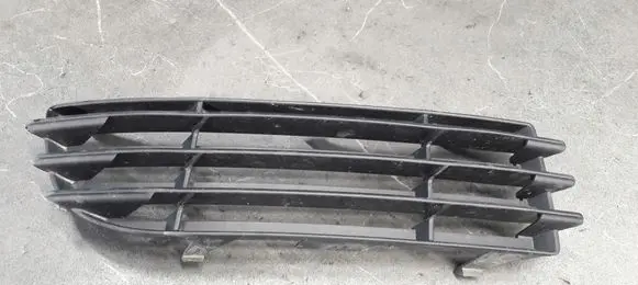 Mitsubishi Colt Front bumper lower grill mn105194