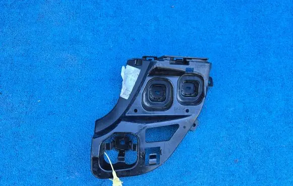 BMW 1 F40 Rear bumper mounting bracket 7461398