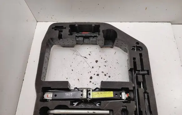 Audi A6 Allroad C6 Tool set 8T0012109A