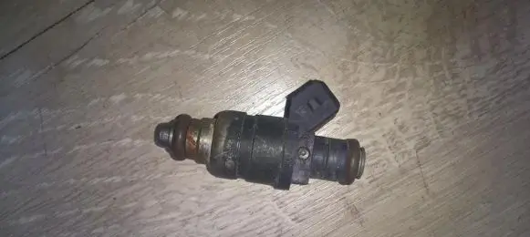 Audi A6 S6 C5 4B Fuel injector 078133551l