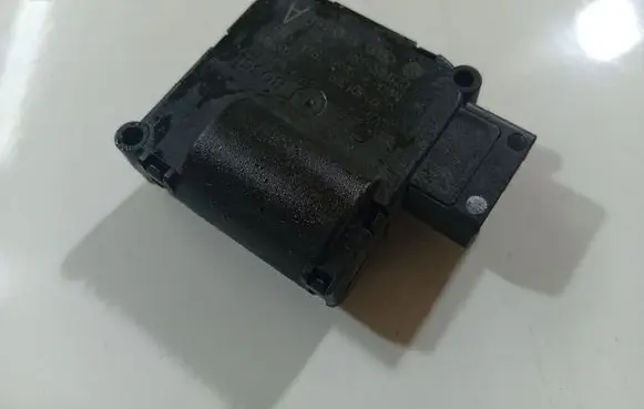Audi A6 S6 C6 4F Air flap motor/actuator 0132801359