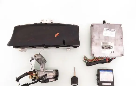 Toyota Corolla E120 E130 Engine control unit/module ECU MB1758006374 8966602320 8978302020