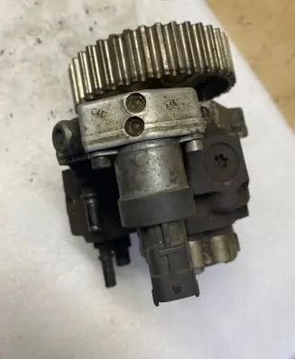Volvo S40, V40 Fuel injection high pressure pump 8200055072 0445010031 0105203663