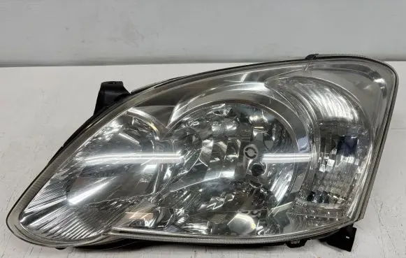 Toyota Corolla E120 E130 Headlight/headlamp 8117002380