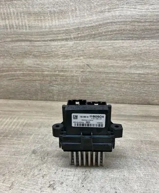 Opel Astra J Heater blower fan relay 13598091 F011500127