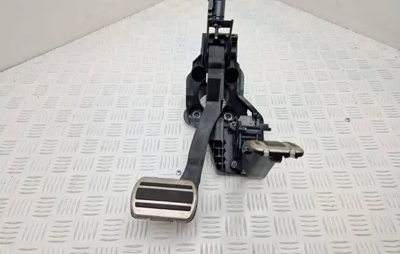 Peugeot 308 Pedal assembly 9832495680 0002290 84PN1H