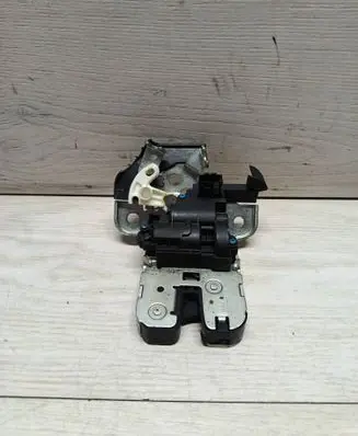 Audi A3 S3 8P Tailgate/trunk/boot lock/catch/latch 8K9827505