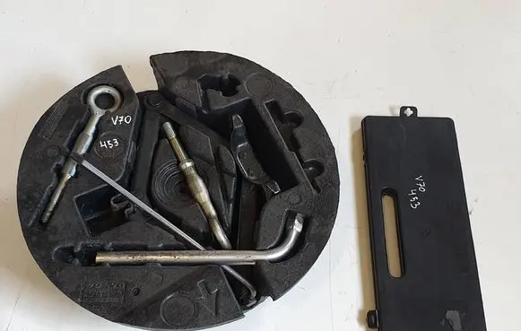 Volvo V70 Tool set 31202041 27R036087