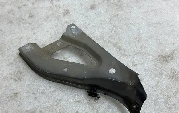 Tesla Model Y Fender mounting bracket 148757800A