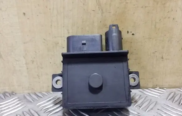 BMW 5 E60 E61 Glow plug pre-heat relay 0522120703 E2110022367