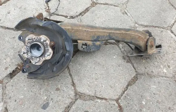 Rear wheel hub spindle/knuckle