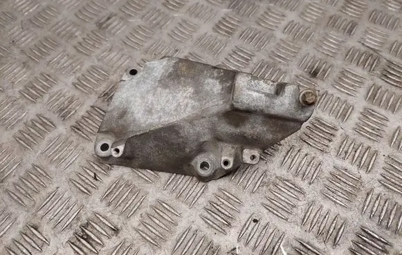 Mercedes-Benz CLS C218 X218 Engine mounting bracket A2782234804