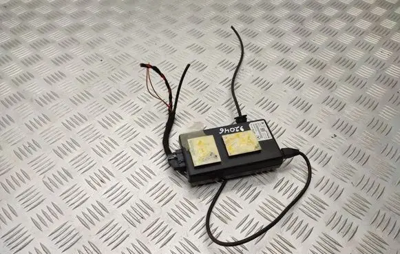 Mercedes-Benz E W211 iPod connector socket B67824252