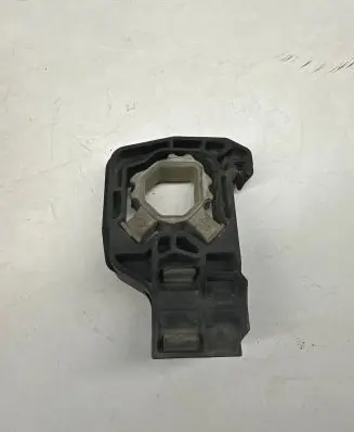 Radiator mount bracket