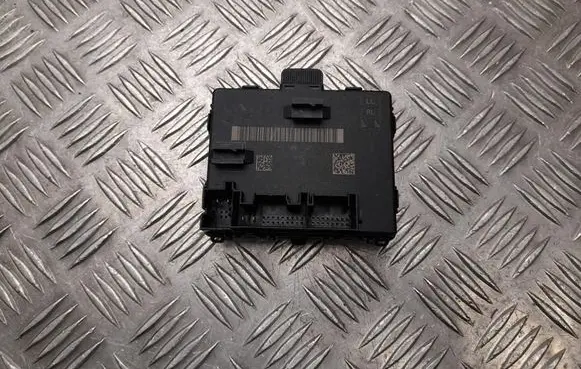 Volkswagen PASSAT B8 Door control unit/module 5Q0959395L