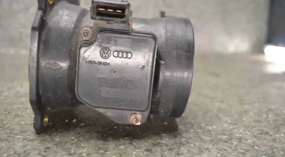Audi A6 S6 C5 4B Mass air flow meter 078133471N AFH7008C