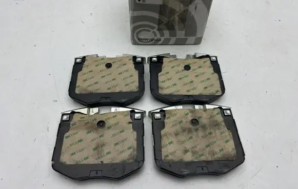 BMW 7 G11 G12 Brake pads (front) 6889569
