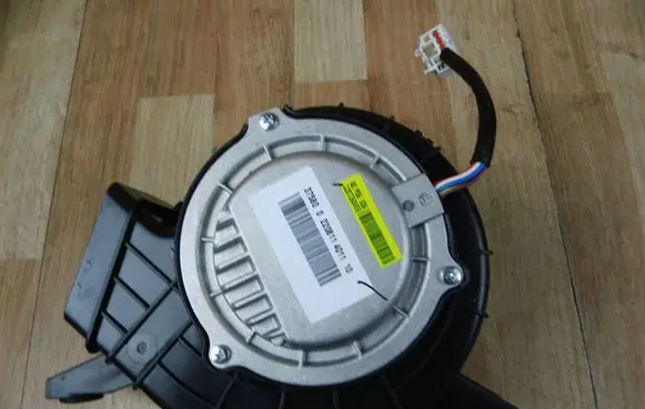 Hyundai Ioniq 5 A/C air flow flap actuator/motor 37580G2510