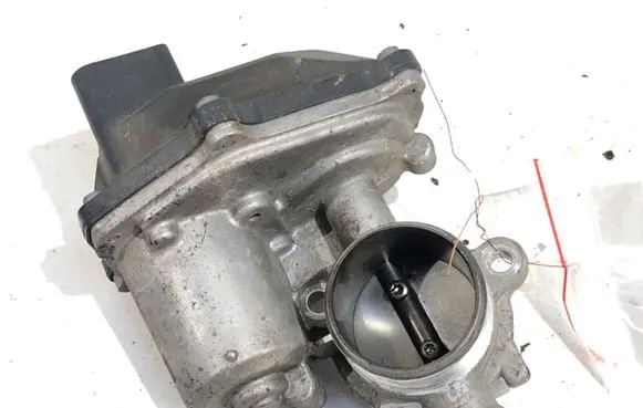 Volkswagen Golf VII EGR valve 04L131501C