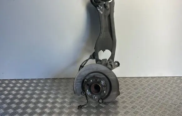 Chrysler Pacifica Rear wheel hub spindle/knuckle 