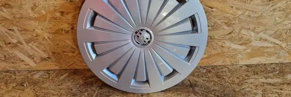 Audi Q3 8U R16 wheel hub/cap/trim 8W0601147