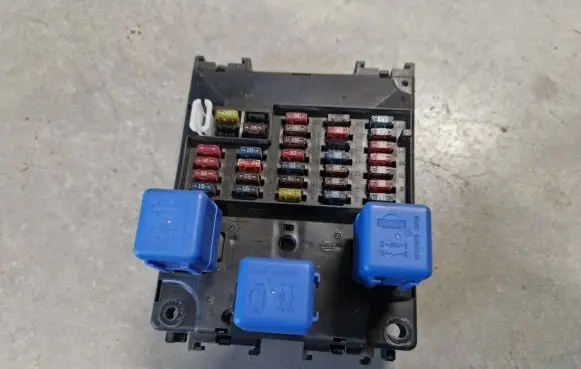 Nissan Patrol Y61 Fuse box set 0497VB08125