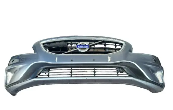 Volvo V40 Front bumper 31347085