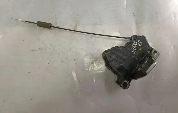 Suzuki Grand Vitara II Front door lock 7051501 A046693