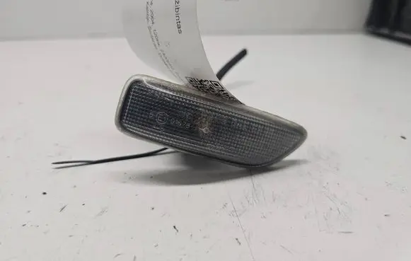 Volvo S60 Front fender indicator light 8658945