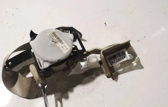 Toyota Avensis T250 Rear seatbelt