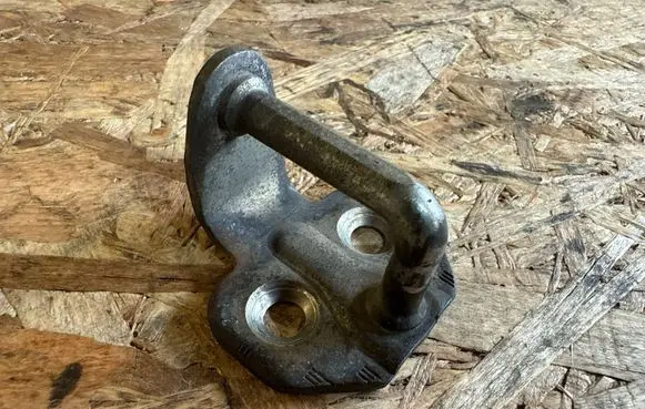 Alfa Romeo 159 Rear door lock loop/hook striker B792